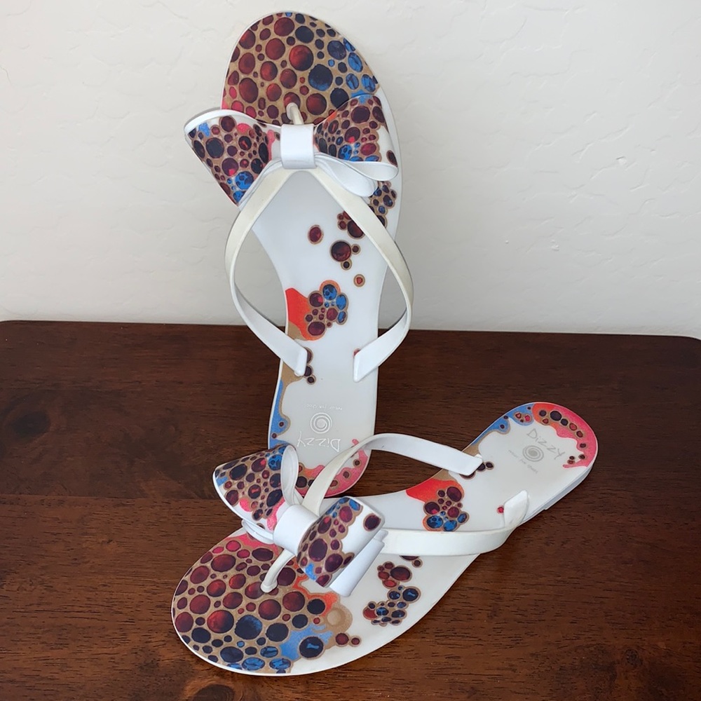 DIZZY BRAND NEW SIZE 7 CRAZY CUTE WHITE MULTI JELLY SANDALS